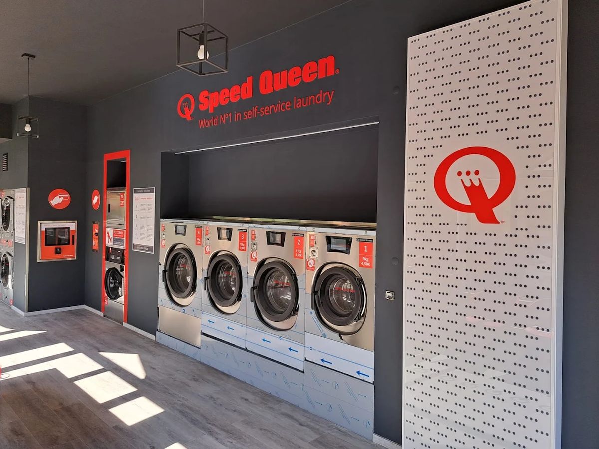 Inside the Speed Queen Gambelas laundry