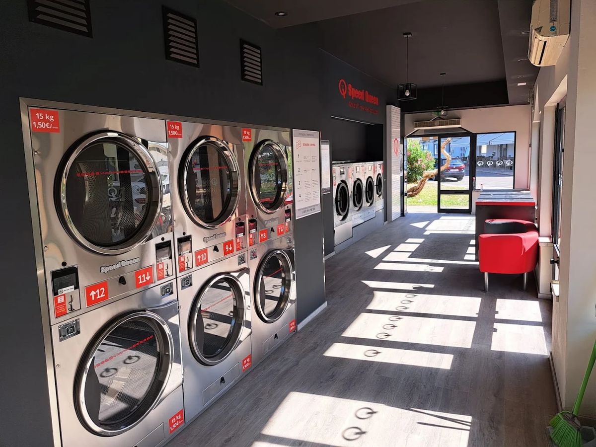 Inside the Speed Queen Gambelas laundry