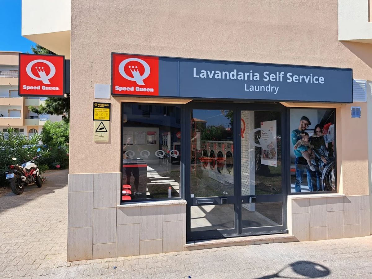 Inside the Speed Queen Gambelas laundry